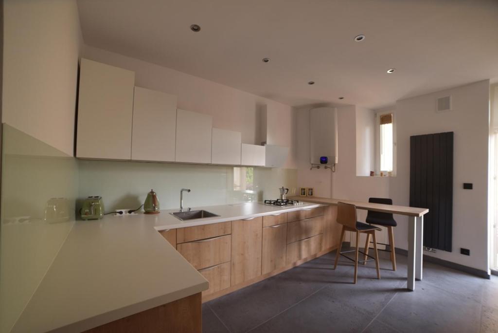 Designer Apartment 110M2 With King Size Beds & Equipped Kitchen Kraków Exteriör bild